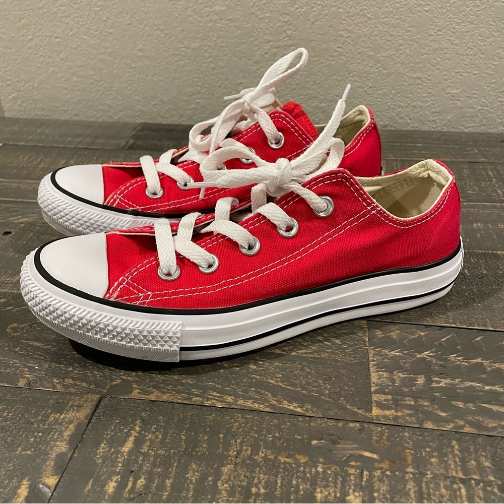 Converse in red, size 6